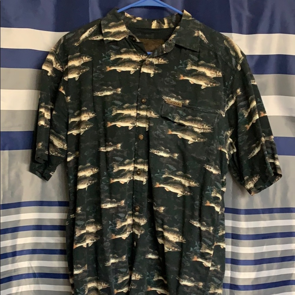 Fishing shirt brand name legendary size medium